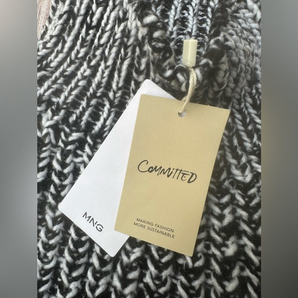 NWT Mango MNG turtleneck sweater size XXL
Pit to pit: 29 1/2”
Length: 20” - Picture 3 of 7